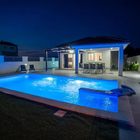 בית נופש Ferienhaus In Privlaka Mit Privatem Pool - B60215