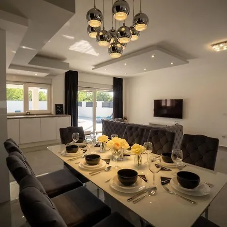 Ferienhaus In Privlaka Mit Privatem Pool - B60215 פריבלאקה
