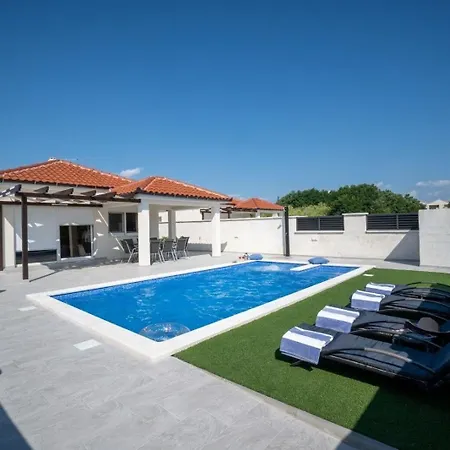 Ferienhaus In Privlaka Mit Privatem Pool - B60215 פריבלאקה