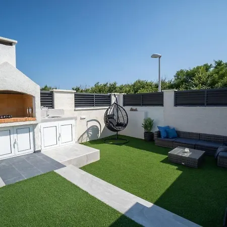 בית נופש Ferienhaus In Privlaka Mit Privatem Pool - B60215 פריבלאקה