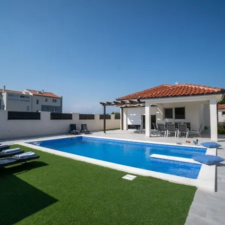 Ferienhaus In Privlaka Mit Privatem Pool - B60215 בית נופש פריבלאקה