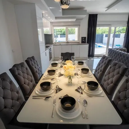 Ferienhaus In Privlaka Mit Privatem Pool - B60215 בית נופש פריבלאקה